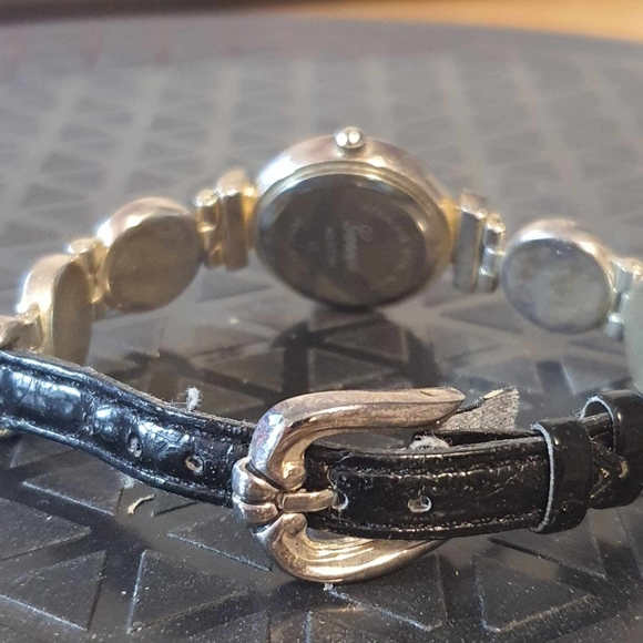 🦋10/$20🦋 Geneva #D7764 Silver Accented Leather Women's Watch - Picture 5 of 6